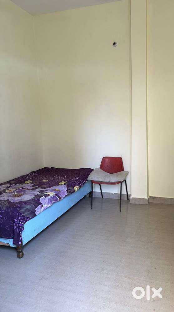 2RK available for rent to boys.