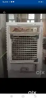 Cooler  with remote