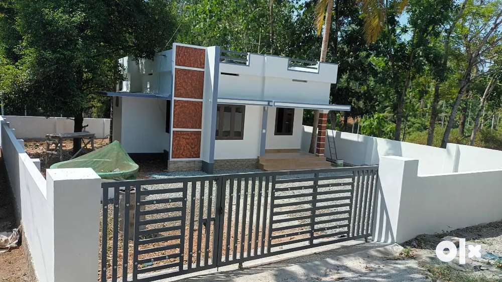6 CENT LAND WITH 850 SQUARE FEET BRAND NEW HOUSE FOR SALE AT KARUKUTTY