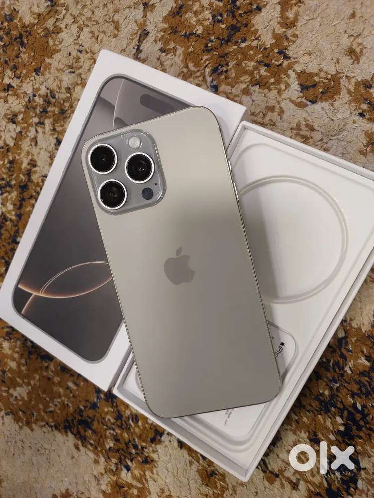 Iphone 15 pro natural titenium colour  ( 256 GB )