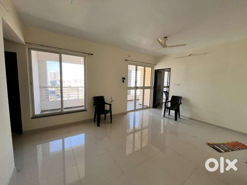 1  Room available on rent / 2 roomates needed