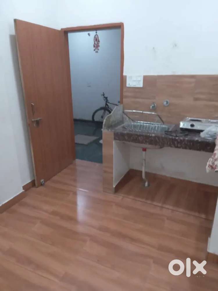 1 rk available immediate in om vihar palam vihar gurgoan 122017