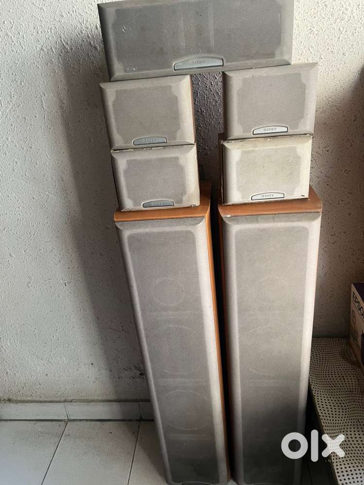 Tower speaker wooden (sony)