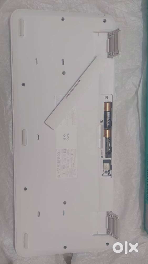 Logitech K650 wireless keyboard (Age: 5 months)