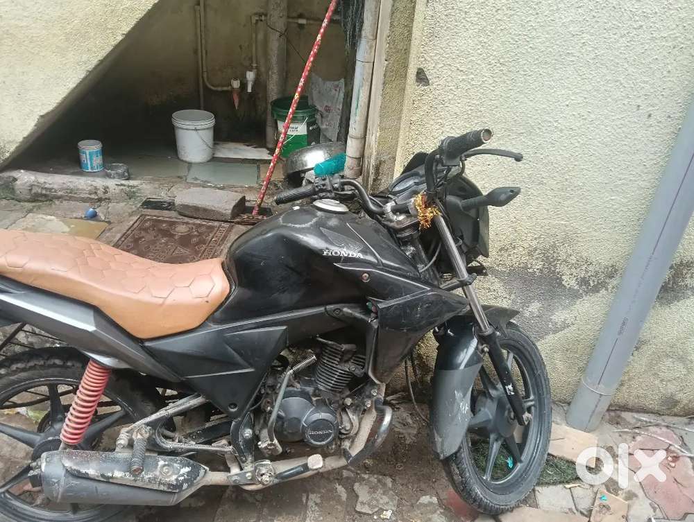 Honda twister good conduction he shell start Ranjan good condition hon