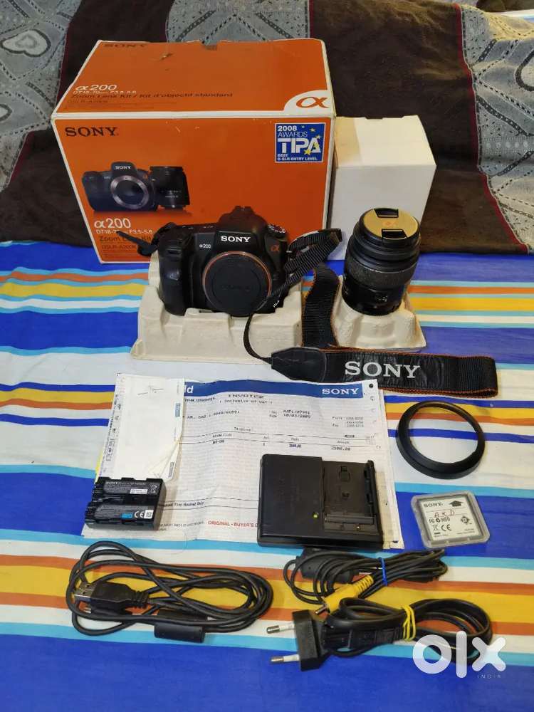 Sony alfa 200 dslr camera in mint condition