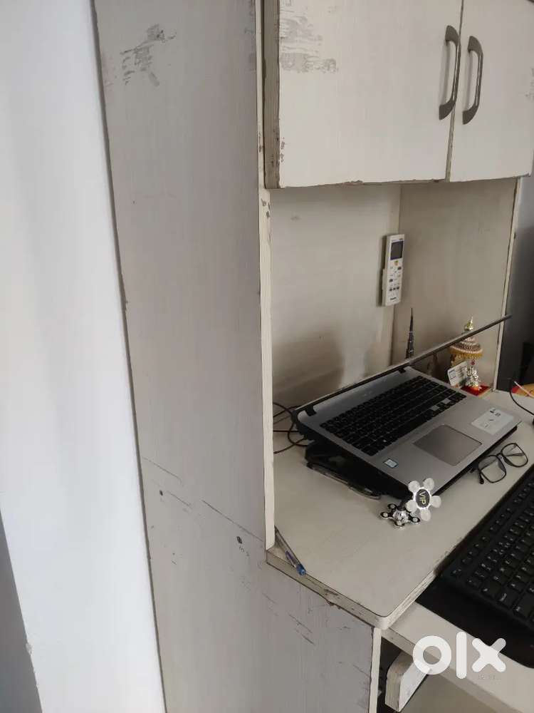 Computer table for sale