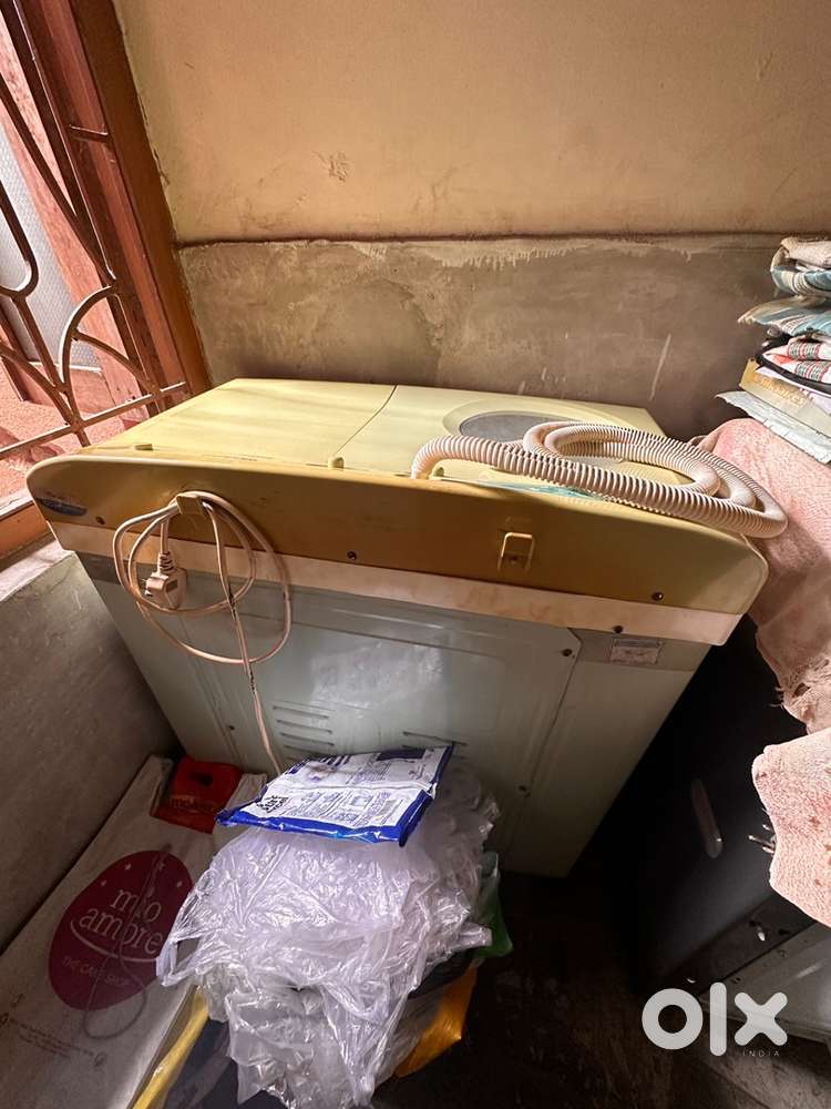 Semi Automatic washing machine working perfectly