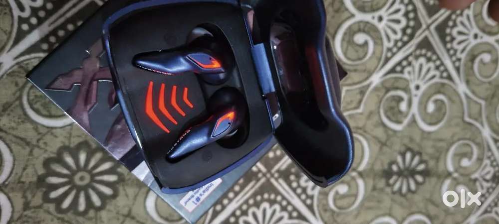 Mustang earbuds