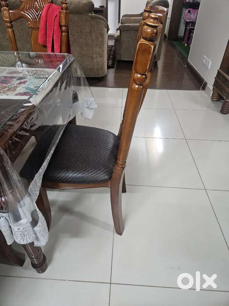 Dining table and 6 chairs