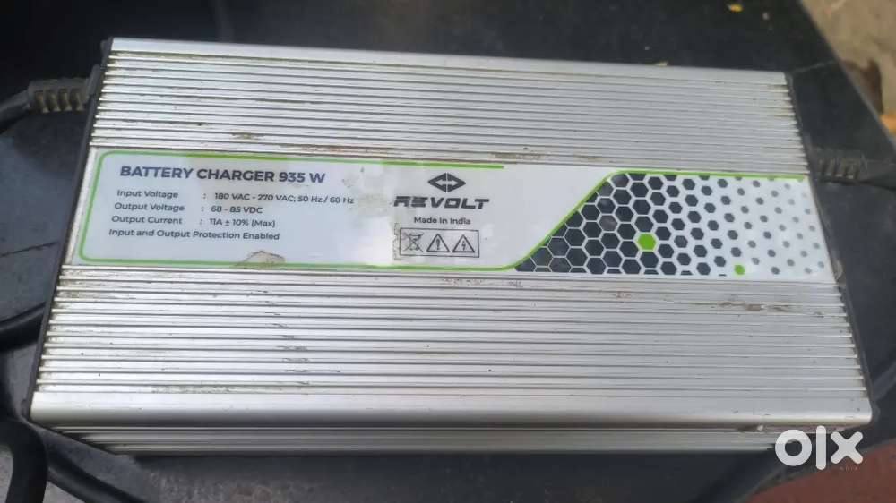 Revolt bike battery charger 935 W