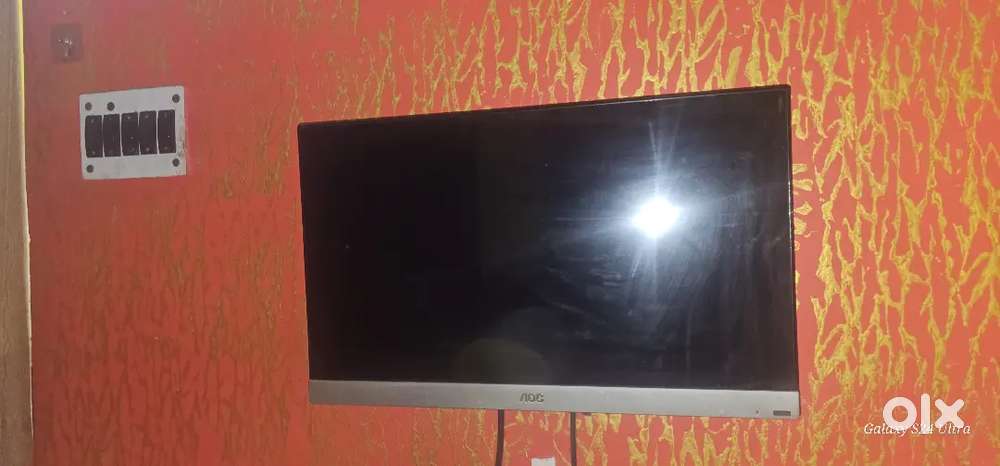 Excellent condition AOC 3D tv for sale with 3d glasses