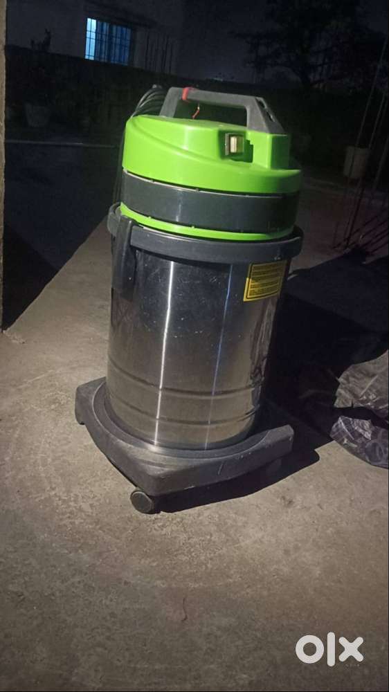 VACUUM CLEANER & SCRUBBING MACHINE