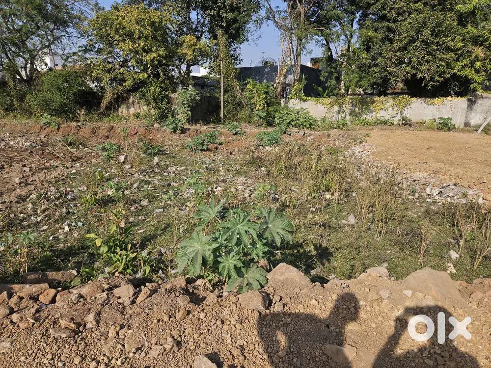 नयापारा बाजार के पीछे प्लॉटिंग हुई है उसमें 2200 फ़ीट प्लॉट   डबल रोड