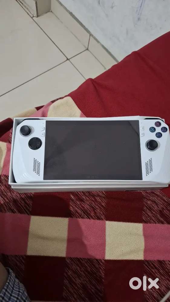 Asus ROG Ally Z1 Extreme Gaming device