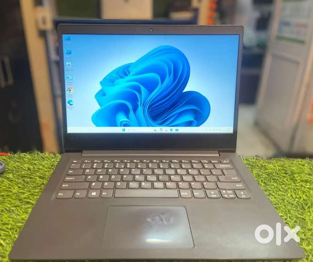 LENOVO LAPTOP V15
CORE I3 10TH GEN 
8GB RAM 256GB SSD
14 INCH