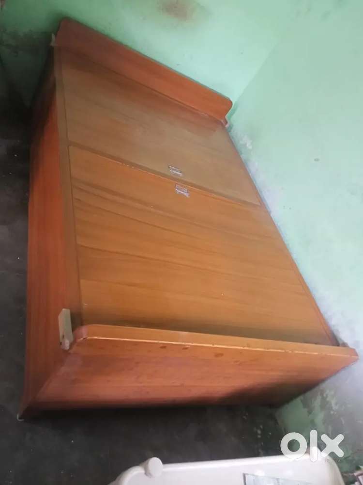 Double bed boxwala steel ka majboot with mattress or without matress