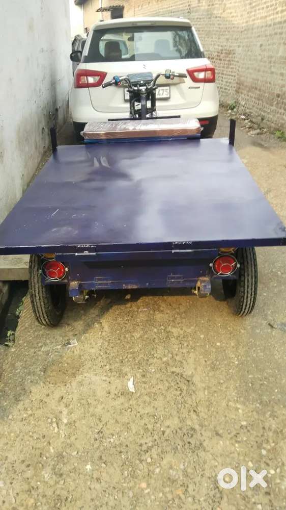 E rickshaw and loader with passing