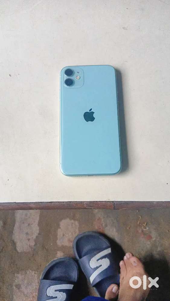 iPhone 11 brand new 3 manth old