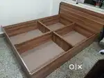 Neudot Queen size bed