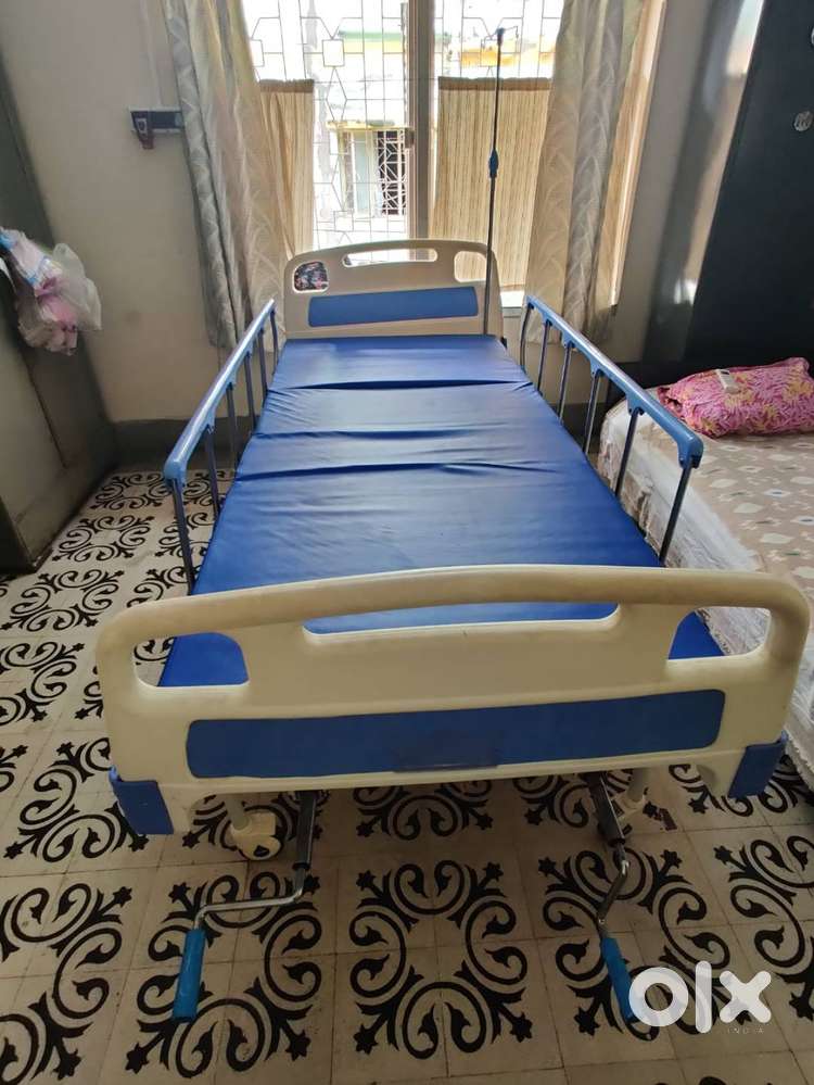 Hospital Bed  full Fowler bed with mattress , Air mattress with Pump