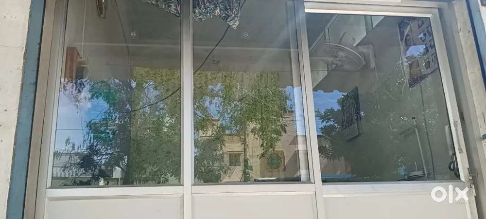 Shope door 8q feet