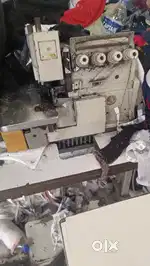 Four thread overlock machine