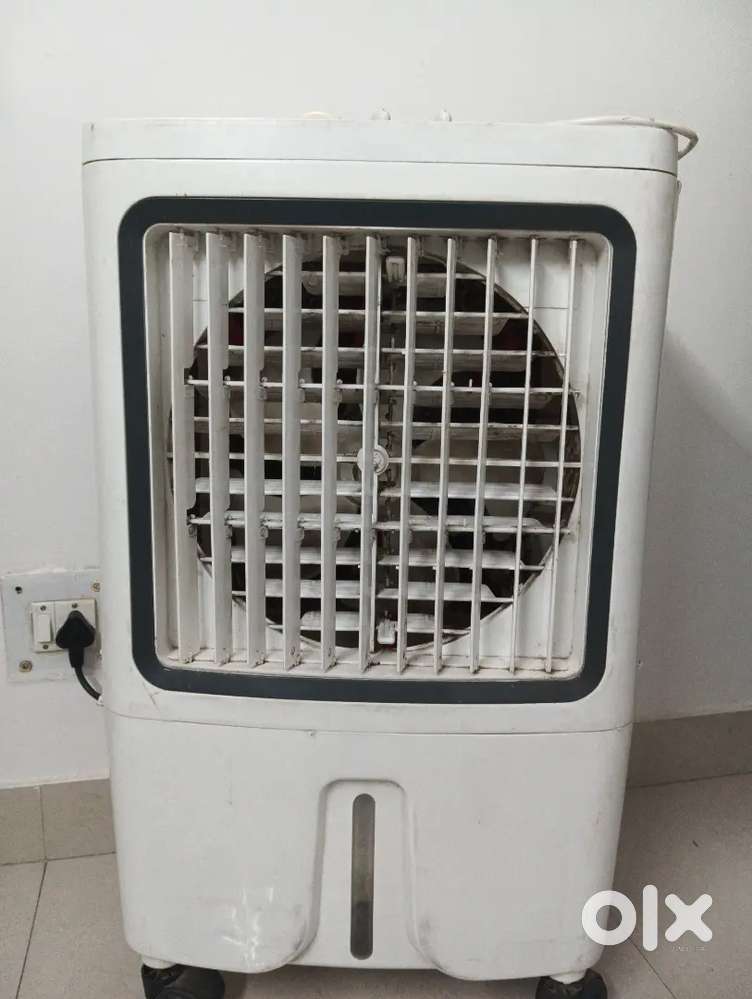 White Portable auto swing 30 Litre water capacity cooler