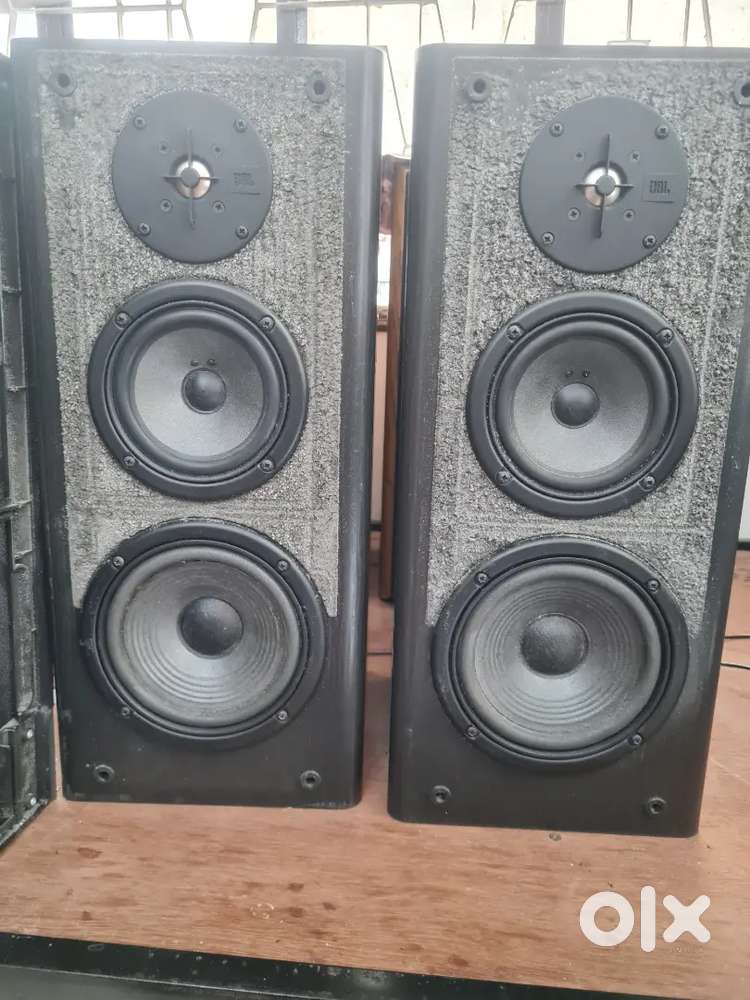 JBL Powered sub woofer and 2 speakers for sale