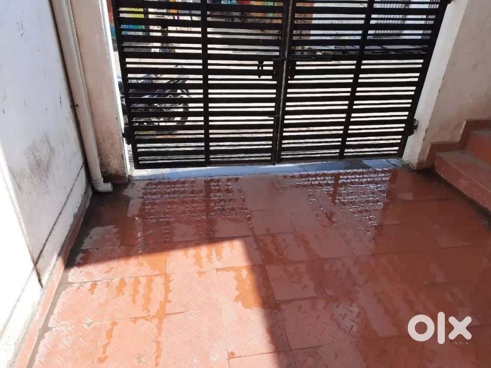 Near railway station fully independent room available for rent.