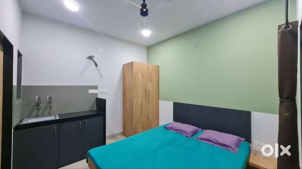 1 Studio Room Semi furnished Near Bombay Hospital