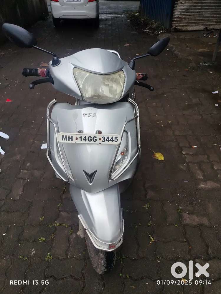 Good condition moped bike TVS Jupiter silver colour