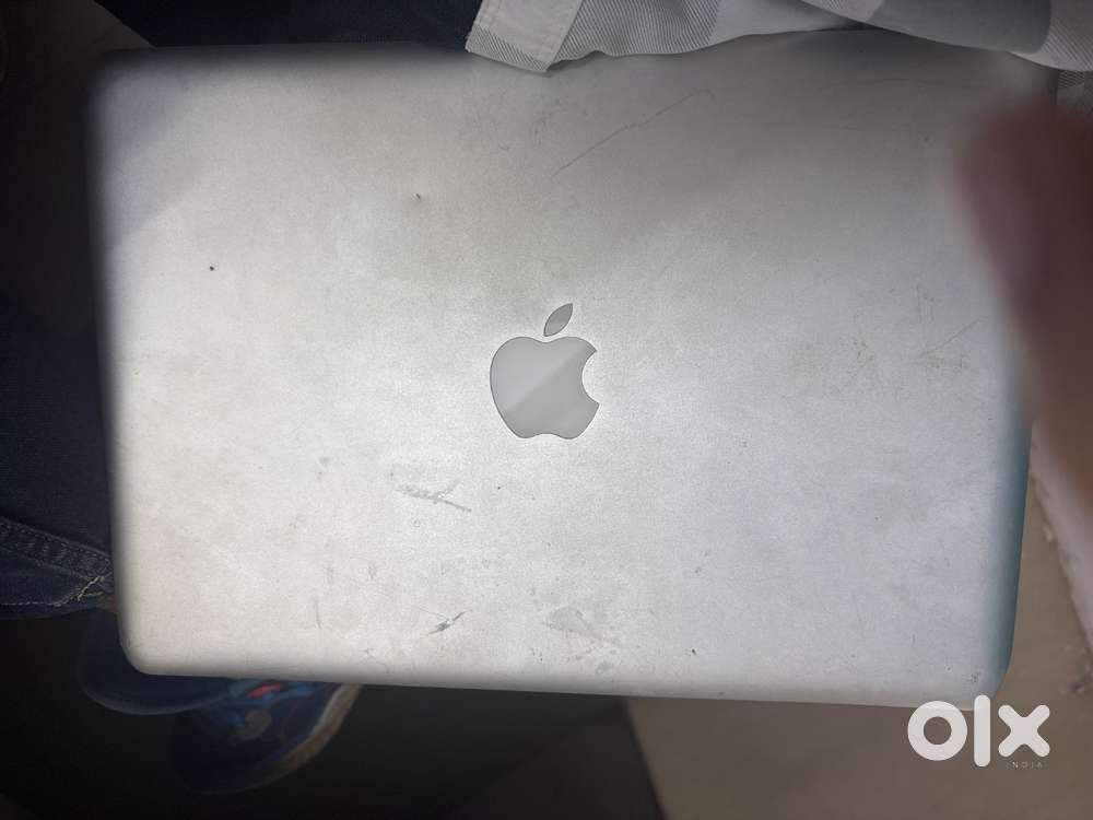 Apple Mac book pro i7 with 4gb ram