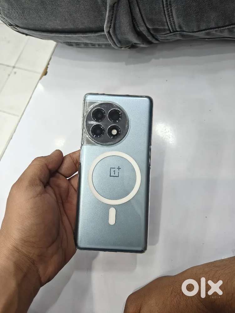 good condition 
Origina box with charger