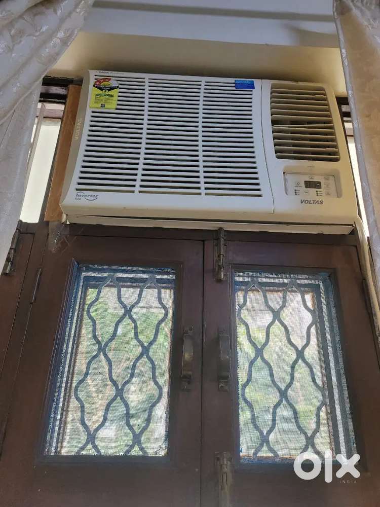 ac for sale. working1.5 year old. 1.5 ton