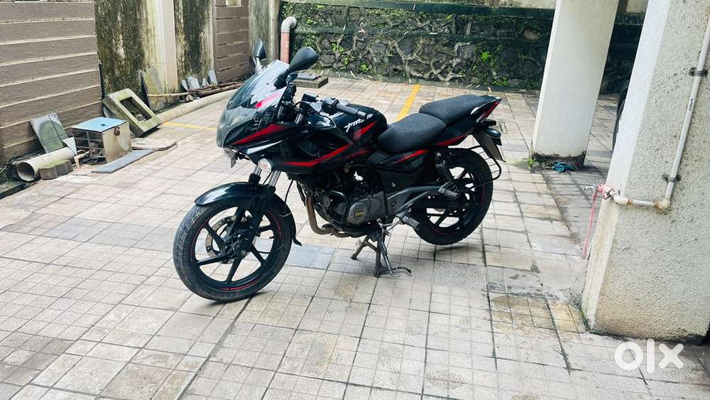 Bajaj -Pulsar 220 DTS-I