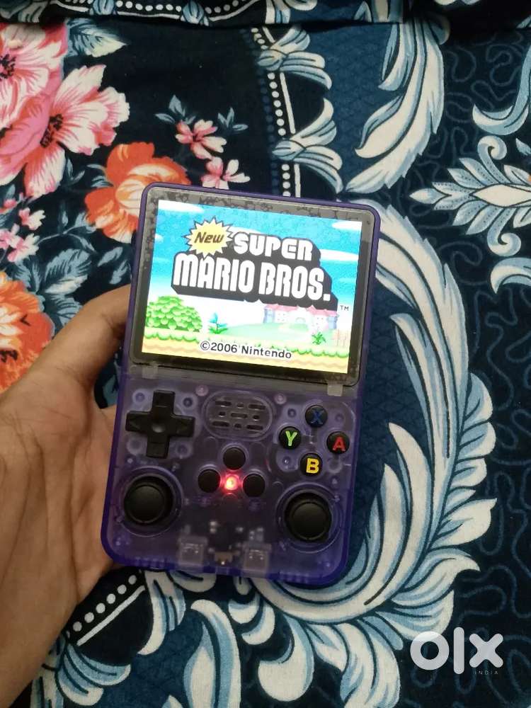 Handheld game console