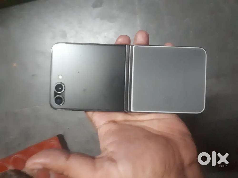 Samsung Zflip5 good condition, urgent sale