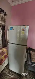 8 year old 280L Samsung Refrigerator