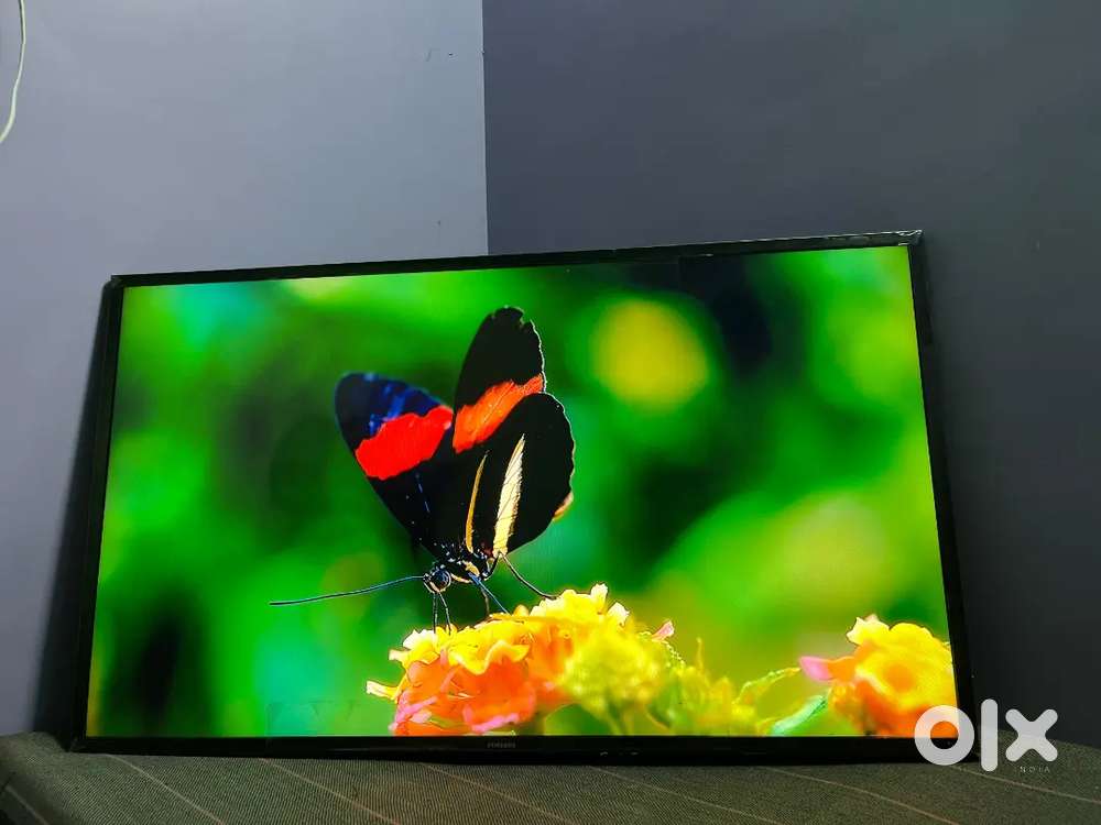 SAMSUNG SMART LED TV PERFECT CONDITION