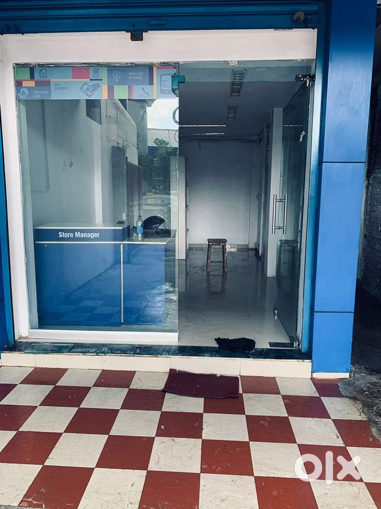 दुकान / ऑफिस बेचना है टाटा शोरूम कि सामने मदन महल मेन रोड
