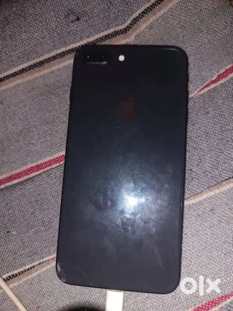 iPhone 8+ hai black colour mai