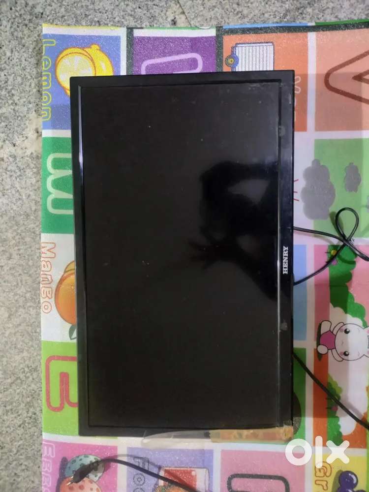 Good condition like new TV 24 inch Henry company