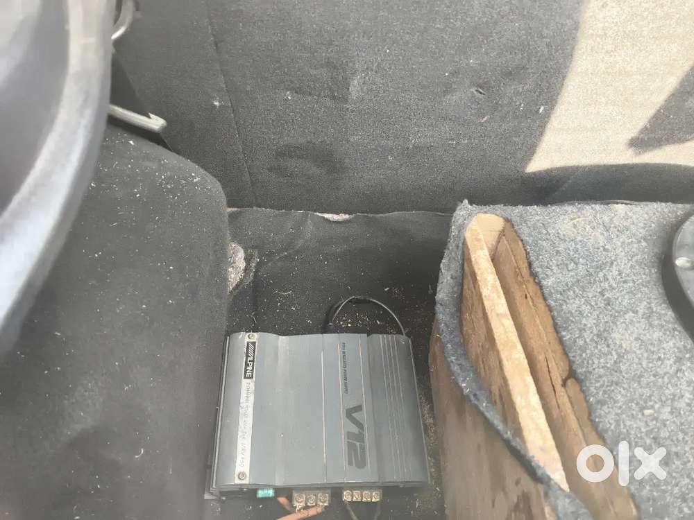 Alpine 2 channel amplifier