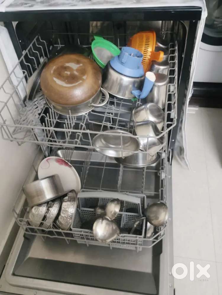 Dish washer