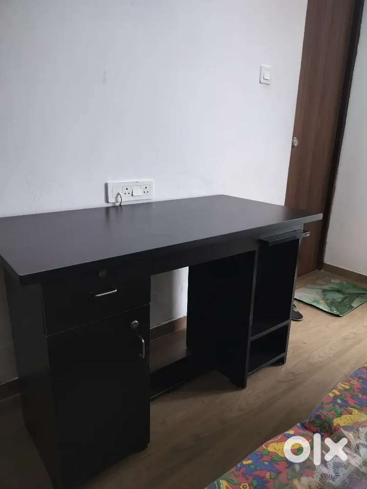Computer cum Study table available for sell