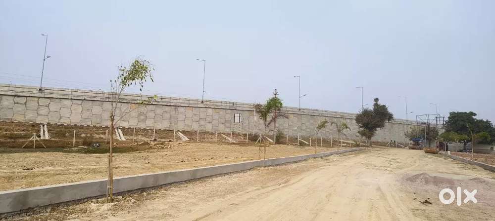 एचसीएल आईटी सिटी से कुछ दूरी पर बैंक लोन के साथ में प्लाट खरीदे