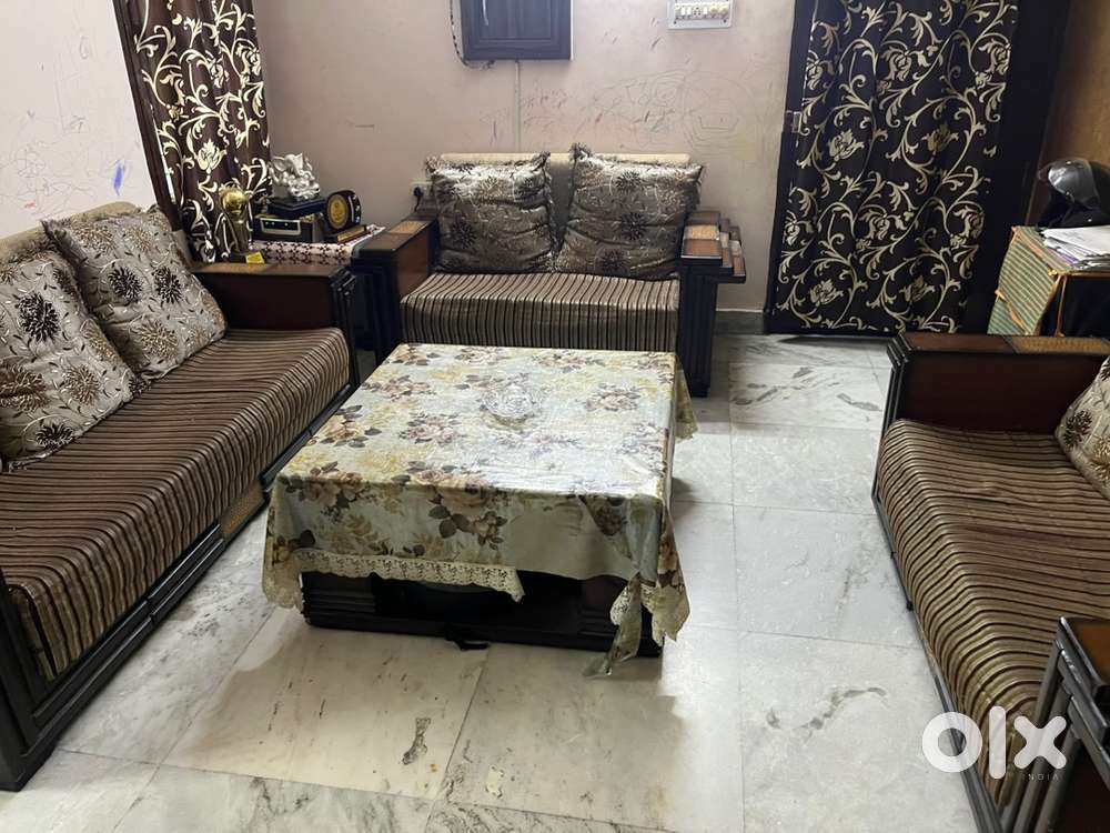 Sofa set 7 seater with center table