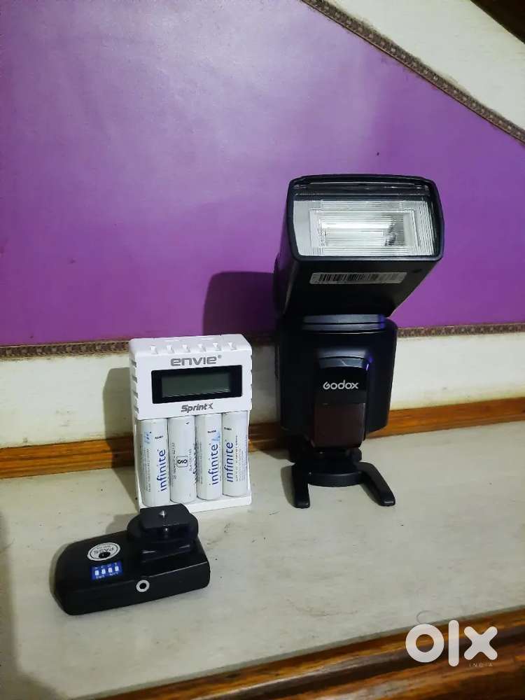 Brand New Godox TTL520ii Flash With Batteries And Fast Charger