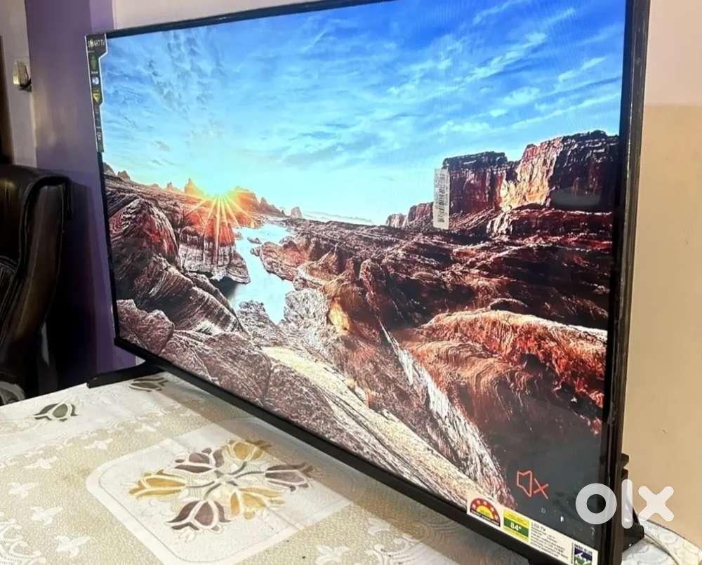 32 Google tv urgent sell under warranty with Bill and warranty